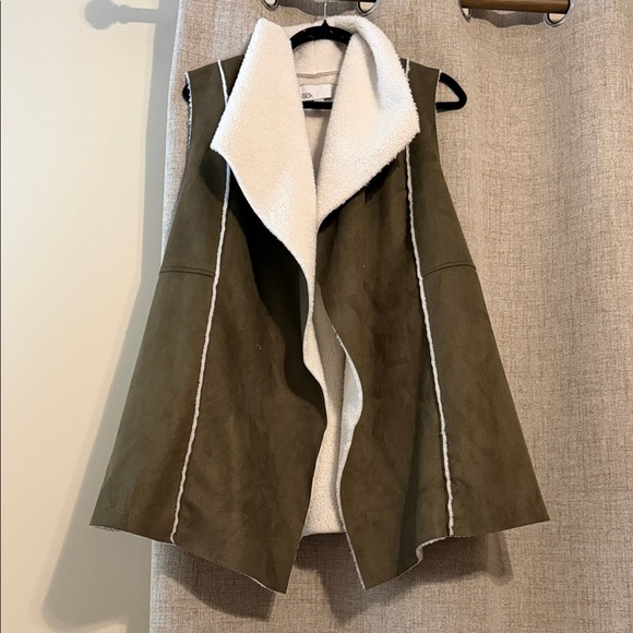 Nordstrom Rack Jackets & Blazers - Nordstrom NWT Olive Faux Suede Sherpa-Trim Vest 2X